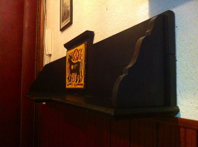 Estanteria Antigua Con Placa Ceramica