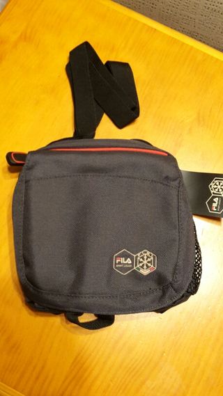Mariconera FILA o bolso hombre de segunda mano por 10 EUR en Algeciras en  WALLAPOP