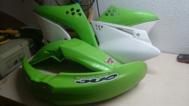 Tapas y guardabarros de kawasaki yz