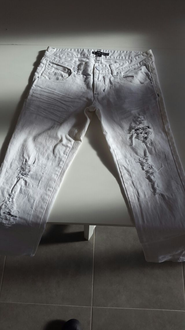 Pantalón blanco con rotos Talla 34
