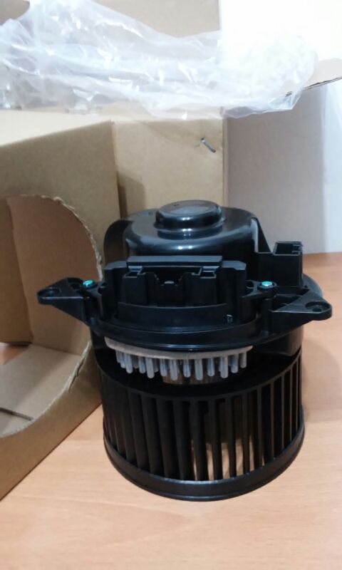 VENTILADOR INTERIOR DE FORD MONDEO MARCA "HALLÓ