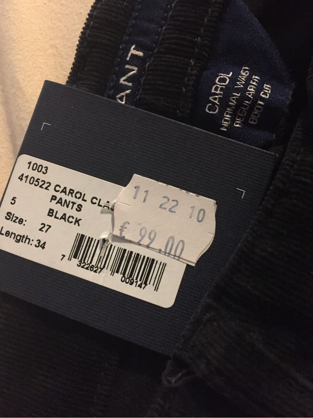 Pantalón de la marca Gant, negro de pana, de invie