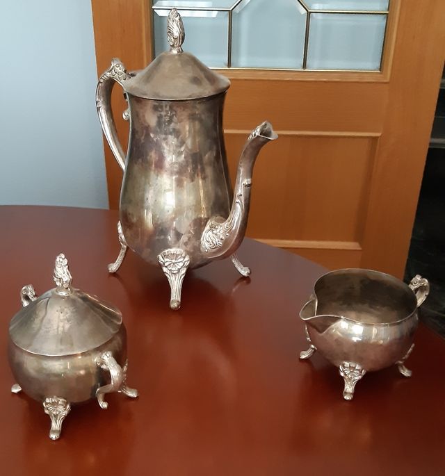 Juego de té con baño de plata y bandeja