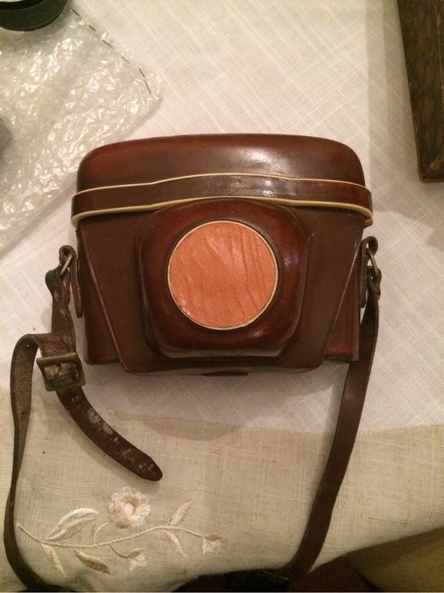 Camara reflex CONTAFLEX, con funda de piel