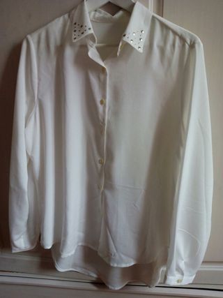 Camisa blusa con cuello de tachuelas doradas de segunda mano Camisa militar | camisa blanca | Camisa cuello tachuelas