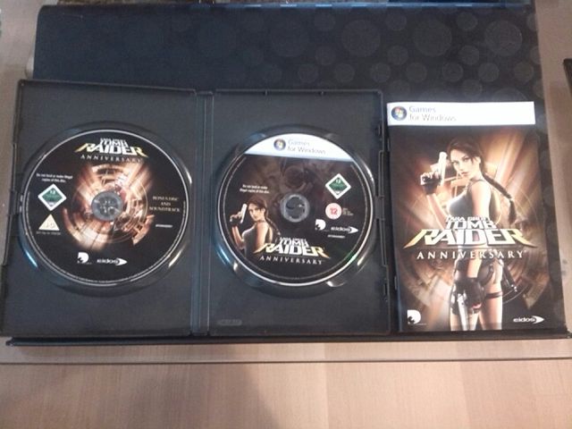 Lara croft tomb raider aniversario regalo revista