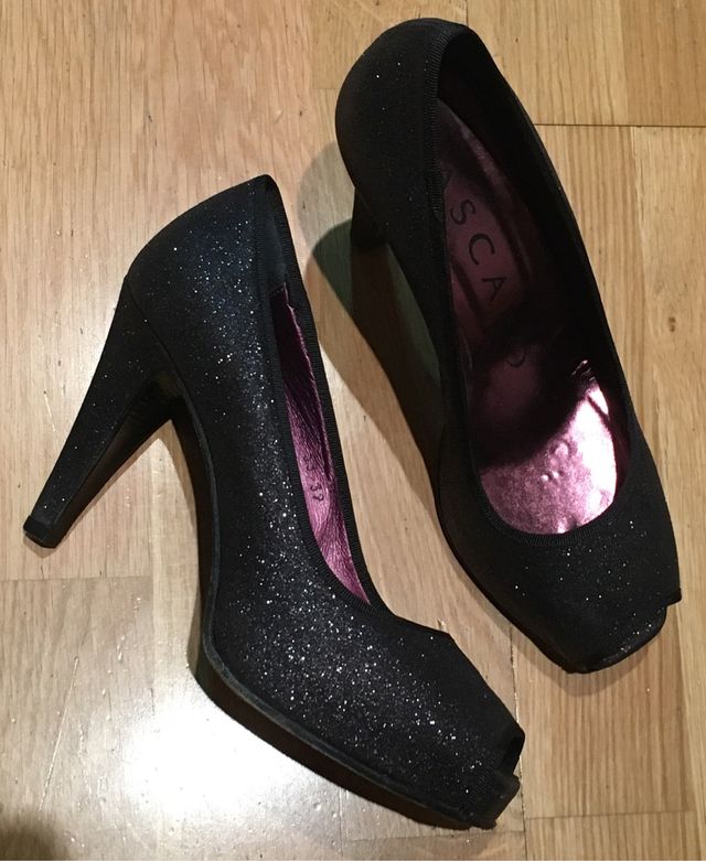 Zapatos peeptoe negros Jaime Mascaró T-39