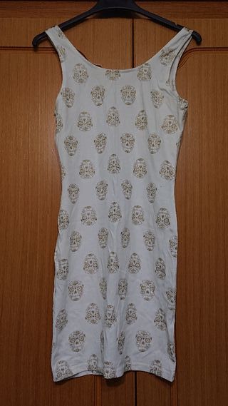 Vestido corto Calaveras H\u0026amp;M Hym Talla S de segunda mano por 3 EUR en  Rafelguaraf en WALLAPOP