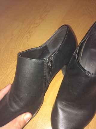 Zapatos\\/botines negros mujer\\/chica Marypaz de segunda mano por 10 EUR en  Manresa en WALLAPOP