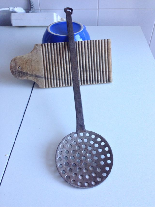 Espumadera artesana de hierro.