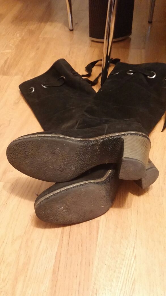 Se venden botas altas de ante