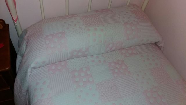REBAJADA. Colcha rosa de Piqué Reig Martí...