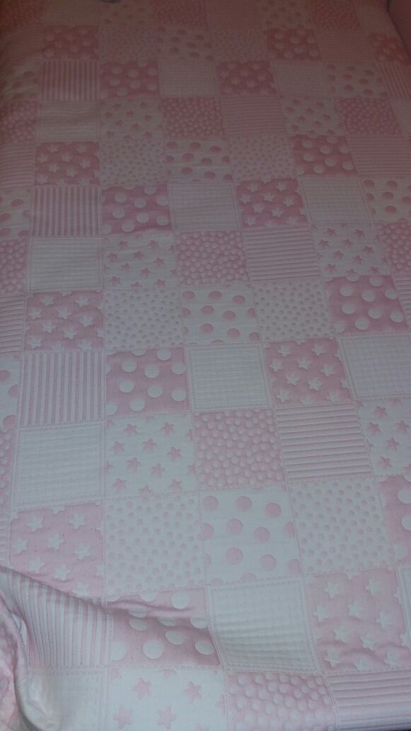 REBAJADA. Colcha rosa de Piqué Reig Martí...
