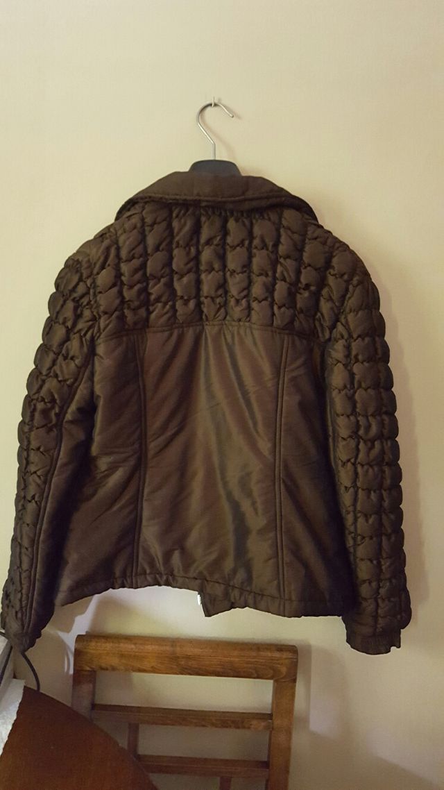 Cazadora de Jocavi marrón.