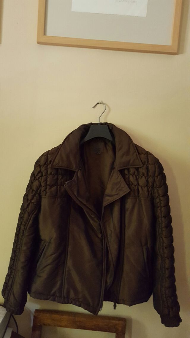 Cazadora de Jocavi marrón.