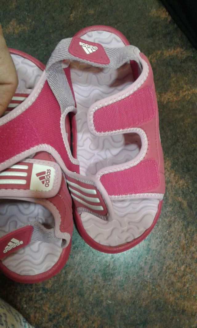 Adidas zapatillas niña n.34. Sin estrenar