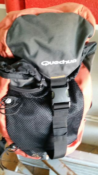 1 Mochila de montaña junior 30l de segunda mano por 5 EUR en La Beguda Alta  en WALLAPOP