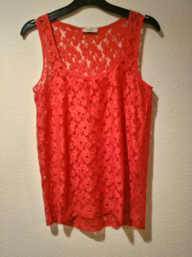 Camiseta encaje fucsia bershka