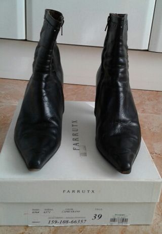Botín Farrutx negro de segunda mano por 12 EUR en Moralzarzal en WALLAPOP