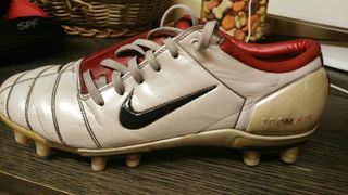 Botas de futbol Nike zoom air 90 de segunda mano por 30 EUR en Cambrils en  WALLAPOP