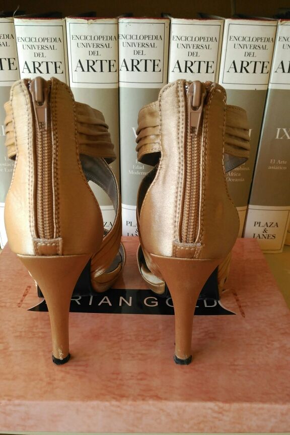 Tacones Arian Gold