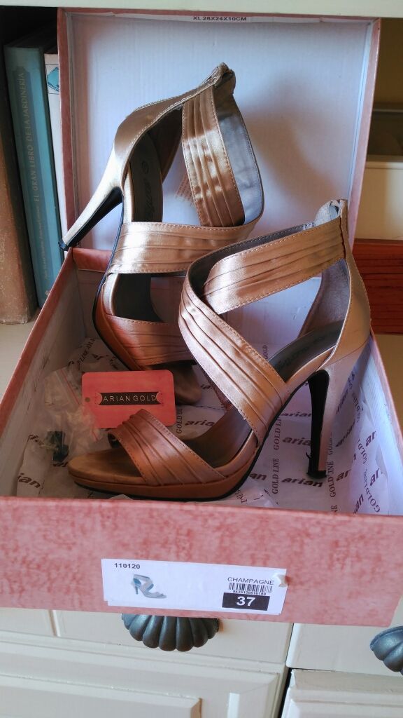 Tacones Arian Gold