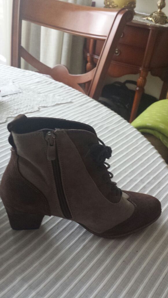 ESCARLATA botines de ante