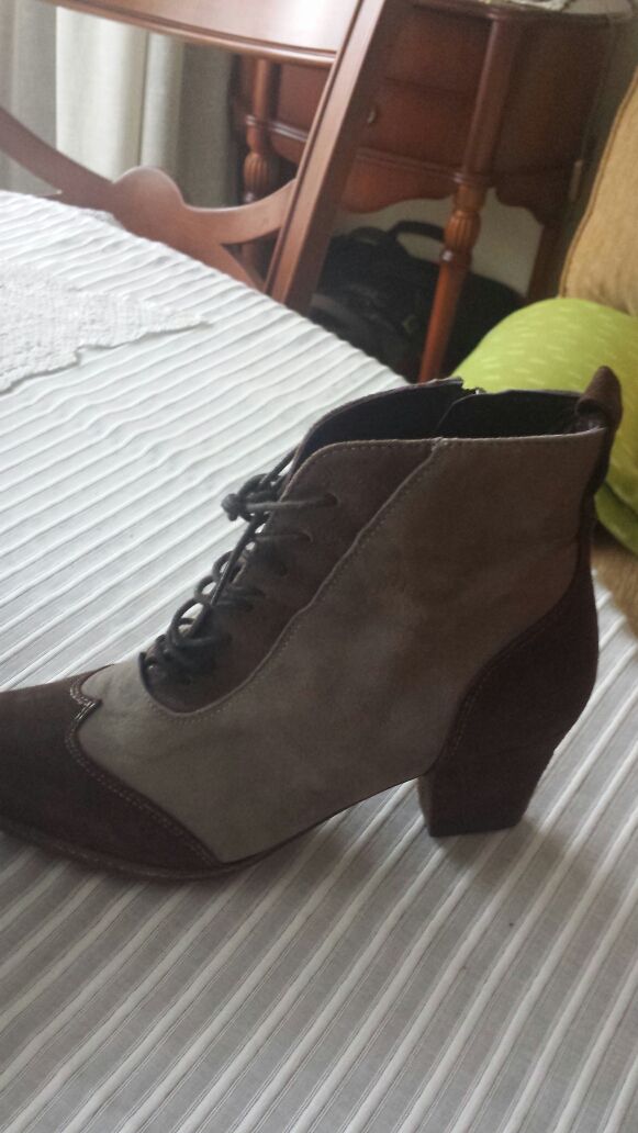 ESCARLATA botines de ante