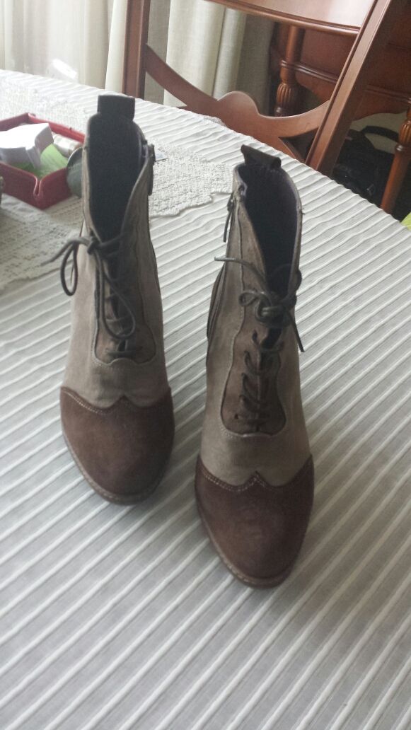 ESCARLATA botines de ante