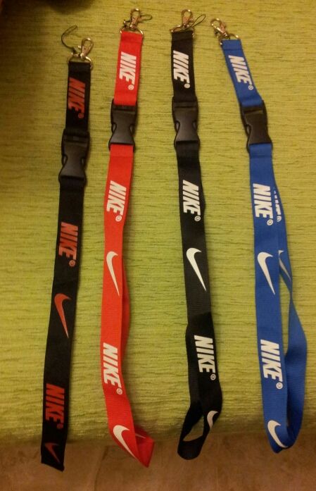 Comunismo almohada Avispón Llaveros/Cintas Nike de segunda mano por 5 € en Madrid en WALLAPOP Comunismo almohada Avispón Llaveros/Cintas Nike de segunda mano por 5 € en Madrid en WALLAPOP