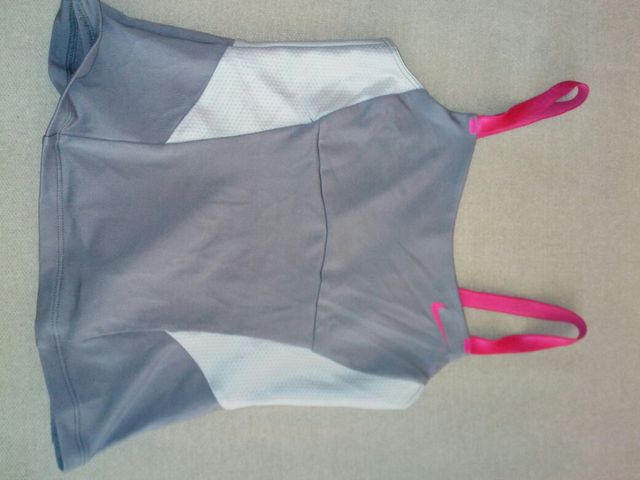 Top Nike T: S
