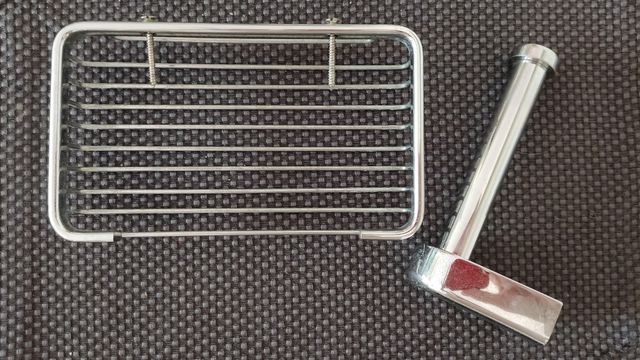 Estante esquinero más bandeja y portarrollos 