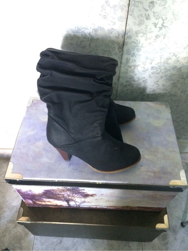 Botas de tacón color negro