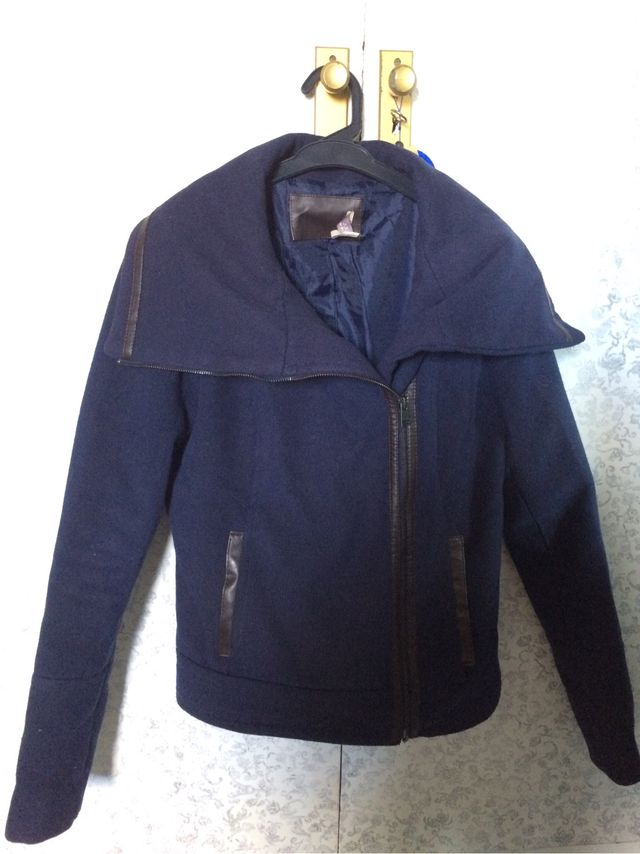 Vendo abrigo en color azul marino