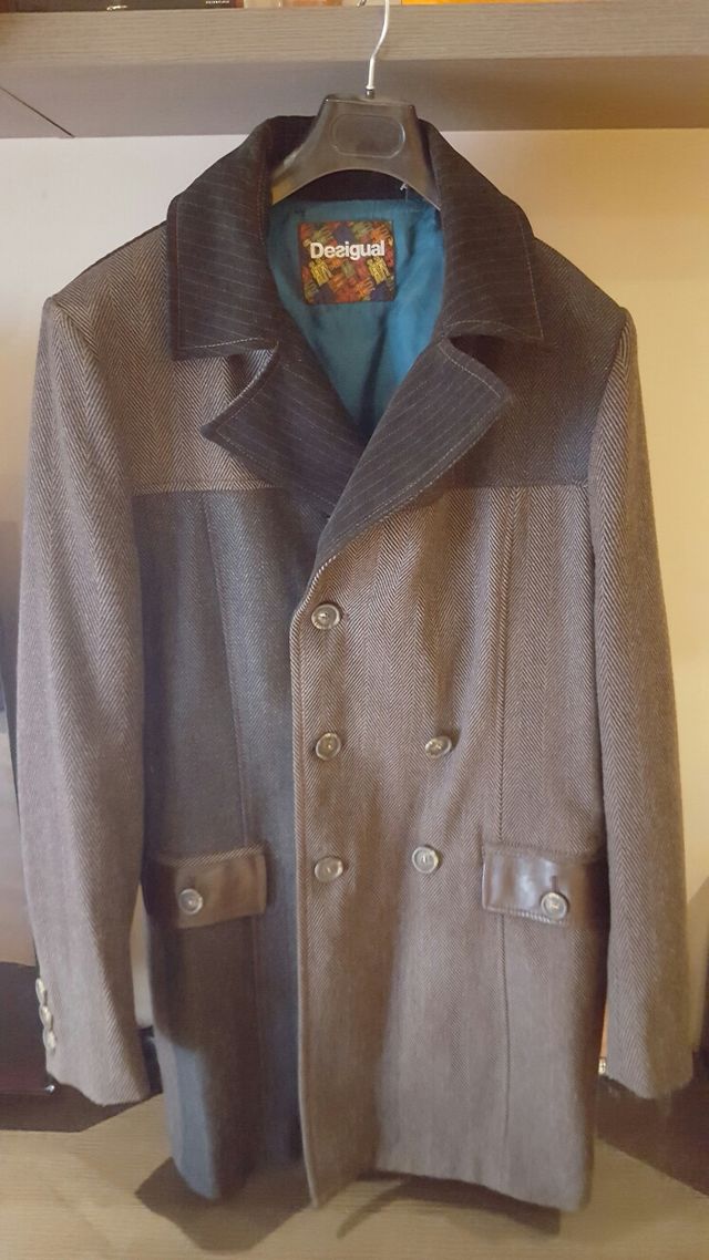 Abrigo Desigual talla 56.Elegante y casual