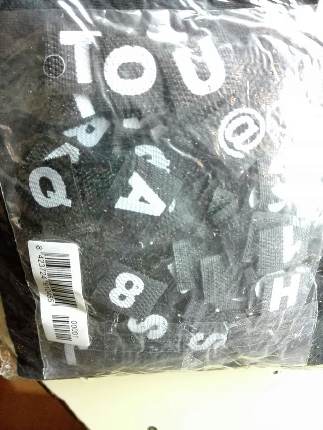 Camiseta manga corta color negro con mensajes