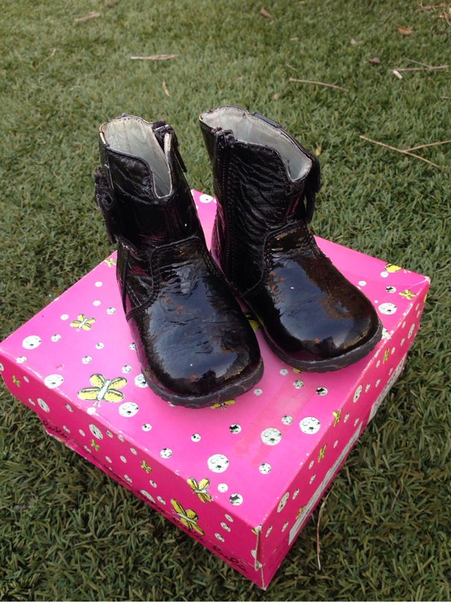 Botas charol Lulú. Niña