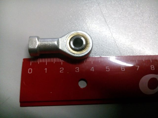 Vastago articulado con rodamiento