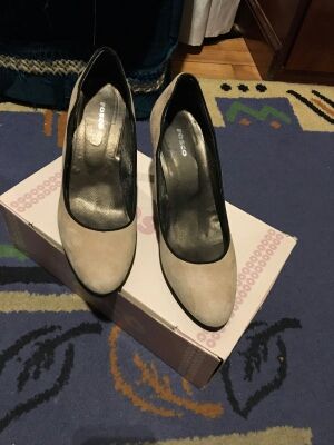 Zapatos de piel con tacon marca Fosco N 39