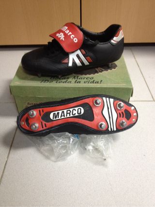 Botas de fútbol A Marco de segunda mano por 50 EUR en Coslada en WALLAPOP