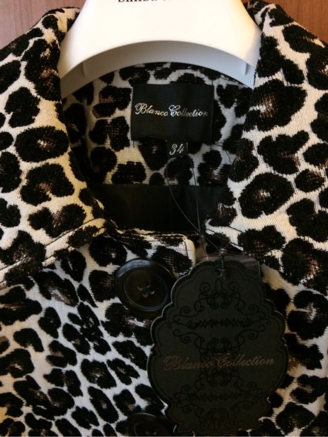 ABRIGO ANIMAL PRINT BLANCO