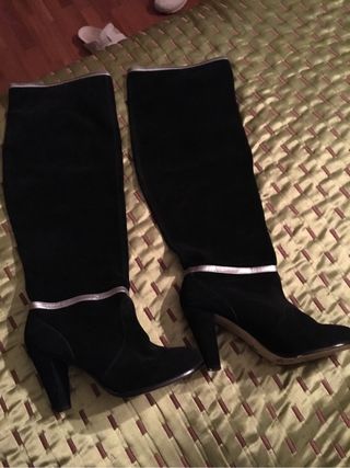 BOTAS ALTAS NEGRAS MANGO de segunda mano por 30 EUR en Mollet del Vallès en  WALLAPOP