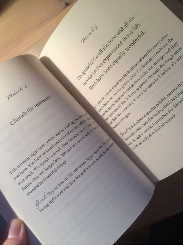 Libro nuevo Demi Lovato "Staying Strong"