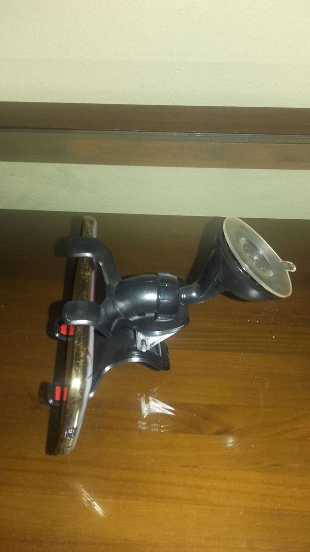 Soporte para móvil de coche universal sin apenas uso muy nuebo