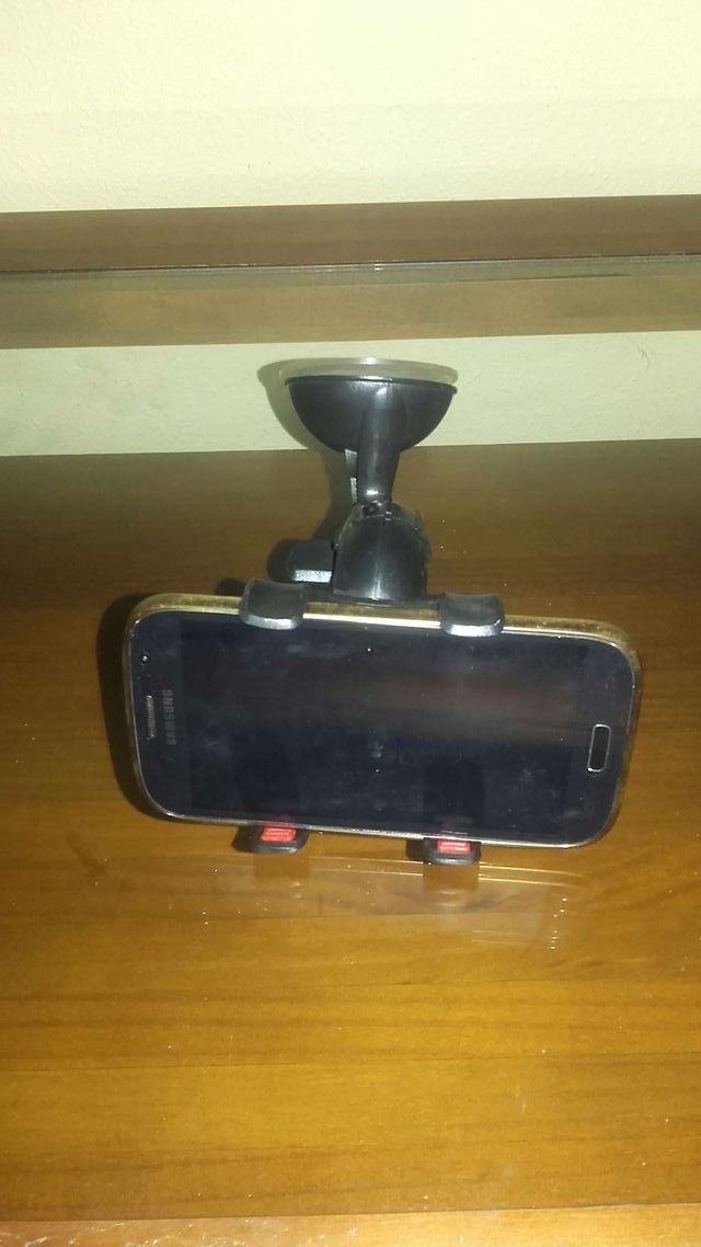Soporte para móvil de coche universal sin apenas uso muy nuebo