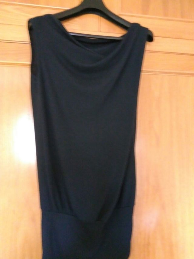 Vestido de punto. Negro