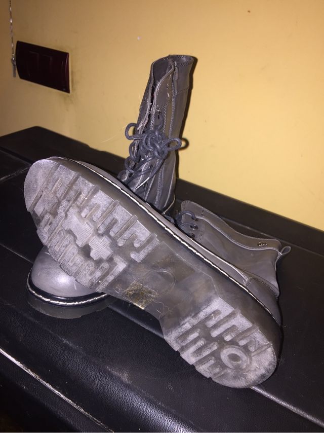 Bota mustang cordones gris