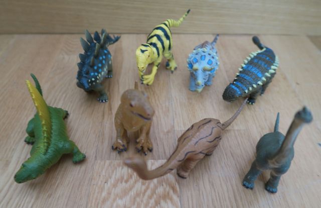 Tubo de dinosaurios Comansi