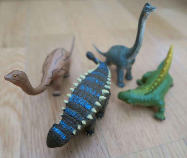 Tubo de dinosaurios Comansi