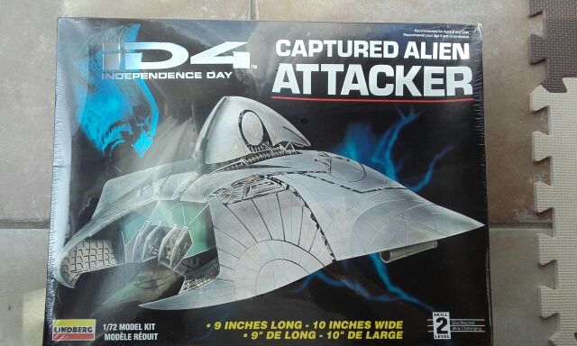 Maqueta D4 Alien Attacked y alien exoesqueleton